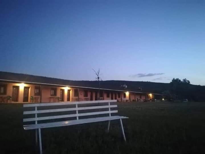 Hotel Rural Puerta De Monfrague Villarreal de San Carlos Ngoại thất bức ảnh
